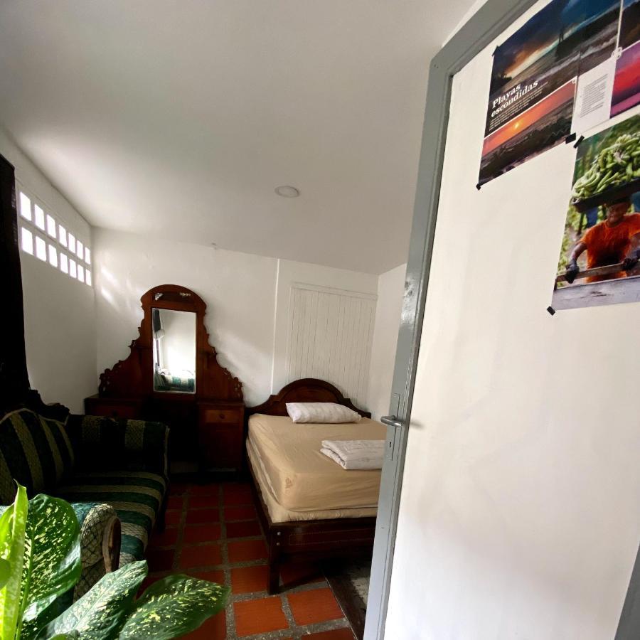 Hostal Casa Las Tias Medellín Exterior foto